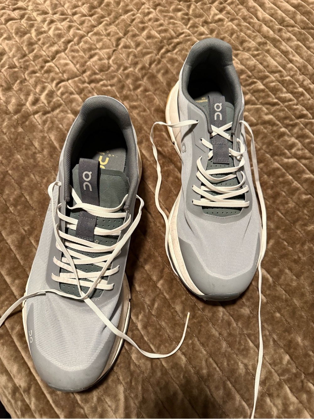 On Running Men's Light Gray and White Athletic Sneakers